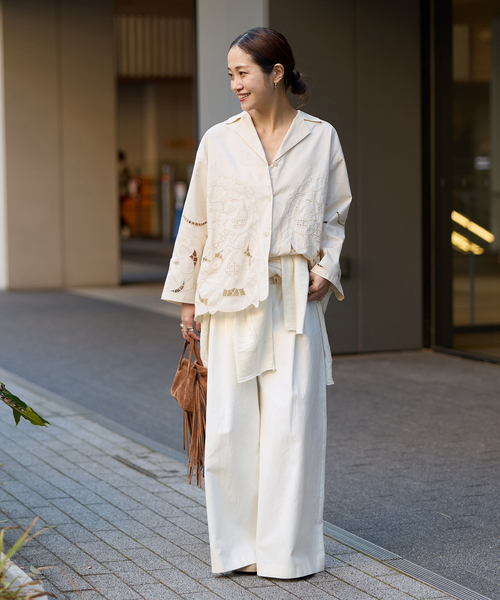 JOURNAL STANDARD(ジャーナルスタンダード)の「フラワーエンブロイダリースカラップシャツ(シャツ/ブラウス・レディース・ホワイト・FREE)」の2枚目の写真