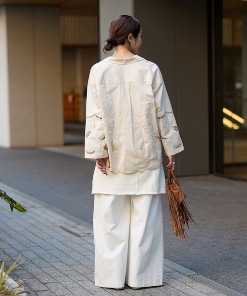 JOURNAL STANDARD(ジャーナルスタンダード)の「フラワーエンブロイダリースカラップシャツ(シャツ/ブラウス・レディース・ホワイト・FREE)」の4枚目の写真