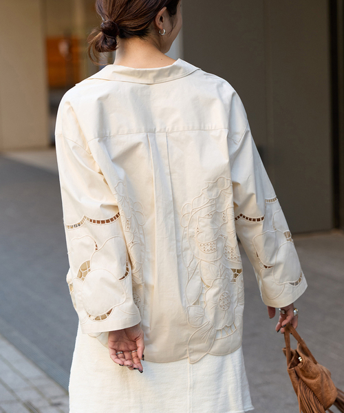 JOURNAL STANDARD(ジャーナルスタンダード)の「フラワーエンブロイダリースカラップシャツ(シャツ/ブラウス・レディース・ホワイト・FREE)」の5枚目の写真