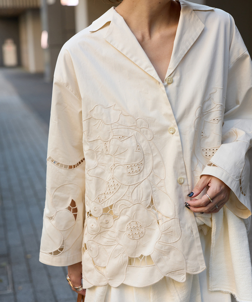 JOURNAL STANDARD(ジャーナルスタンダード)の「フラワーエンブロイダリースカラップシャツ(シャツ/ブラウス・レディース・ホワイト・FREE)」の8枚目の写真