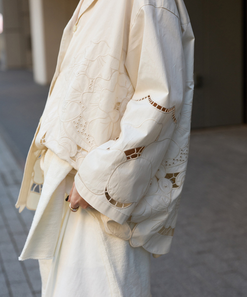 JOURNAL STANDARD(ジャーナルスタンダード)の「フラワーエンブロイダリースカラップシャツ(シャツ/ブラウス・レディース・ホワイト・FREE)」の10枚目の写真