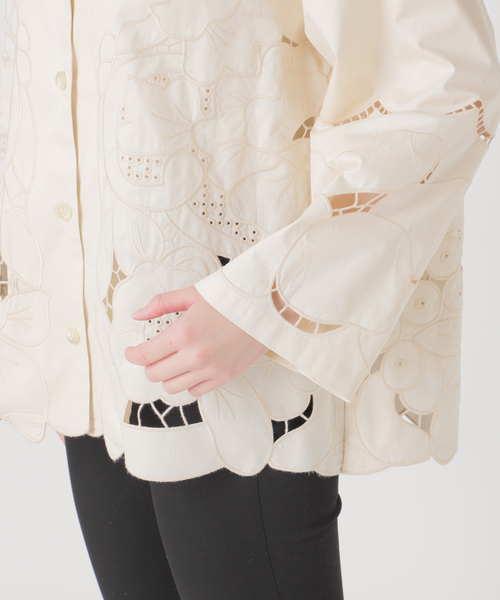 JOURNAL STANDARD(ジャーナルスタンダード)の「フラワーエンブロイダリースカラップシャツ(シャツ/ブラウス・レディース・ホワイト・FREE)」の16枚目の写真