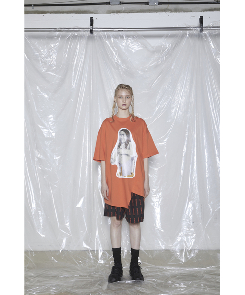 BMUETTE(ビムウィエ)の「ストリートギャラリー THE LOST GIRL RGB オレンジウーマンTシャツ(Tシャツ/カットソー・レディース・オレンジ・SMALL/MEDIUM)」の1枚目の写真