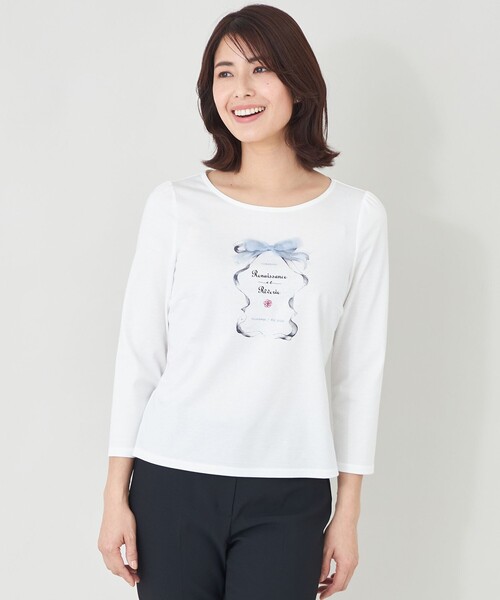 TO BE CHIC(トゥー ビー シック)の「リボンフレームモチーフ カットソー(Tシャツ/カットソー・レディース・オフホワイト/ブラック・40)」の1枚目の写真