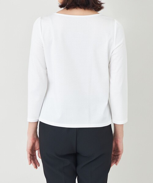 TO BE CHIC(トゥー ビー シック)の「リボンフレームモチーフ カットソー(Tシャツ/カットソー・レディース・オフホワイト/ブラック・40)」の8枚目の写真