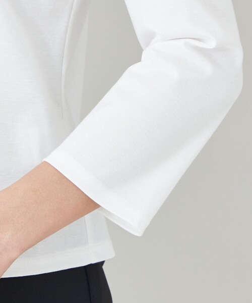 TO BE CHIC(トゥー ビー シック)の「リボンフレームモチーフ カットソー(Tシャツ/カットソー・レディース・オフホワイト/ブラック・40)」の9枚目の写真