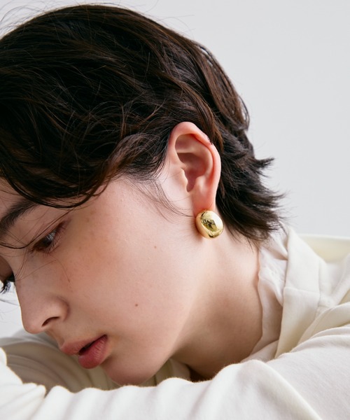 Trish（トリッシュ）の「シャイニーオーバルピアス（ピアス（両耳用）・レディース・ゴールド/シルバー・FREE）」の3枚目の写真