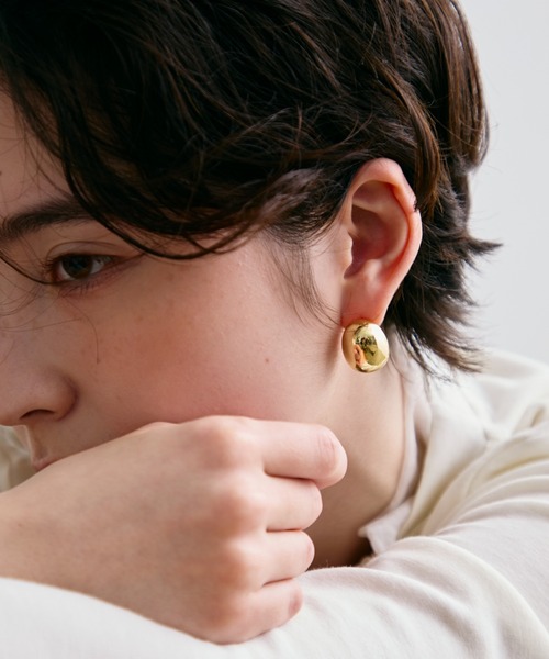 Trish（トリッシュ）の「シャイニーオーバルピアス（ピアス（両耳用）・レディース・ゴールド/シルバー・FREE）」の4枚目の写真