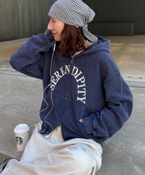 CIAOPANIC TYPY(チャオパニックティピー)の「【UNISEX】ワッフルジップパーカー(パーカー・レディース・サーモンピンク/ネイビー・MEDIUM/LARGE)」の4枚目の写真