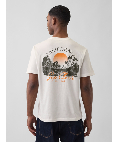 GAP(ギャップ)の「エブリディ ソフト リラックスフィット グラフィックTシャツ(Tシャツ/カットソー・メンズ・ブラック/オフホワイト/ネイビー/イエロー/グリーン・XL/L/M/S/XS)」の2枚目の写真