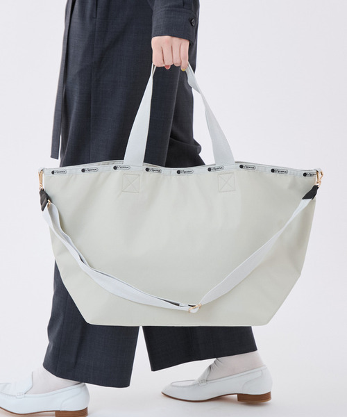 LeSportsac(レスポートサック)の「AT AVENUE TOTE デューンライト(トートバッグ・レディース・ベージュ・FREE)」の2枚目の写真