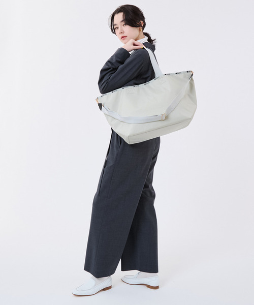 LeSportsac(レスポートサック)の「AT AVENUE TOTE デューンライト(トートバッグ・レディース・ベージュ・FREE)」の3枚目の写真