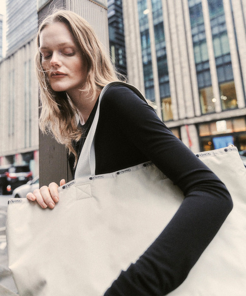 LeSportsac(レスポートサック)の「AT AVENUE TOTE デューンライト(トートバッグ・レディース・ベージュ・FREE)」の5枚目の写真