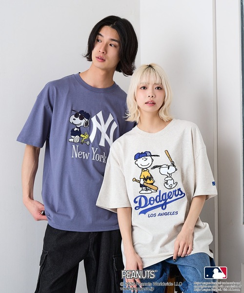 PEANUTS（ピーナッツ）の「【PEANUTS×MLB】【レジャー・フェスに】MLB×スヌーピー 刺繍Tシャツ 厚手コットン100% 透けない・丈夫 ストリートスタイル（Tシャツ/カットソー・メンズ・ブルー系その他2/ホワイト系その他3/ホワイト系その他/ベージュ系その他/ブラック系その他/ホワイト系その他2/ブラック系その他3/ホワイト系その他5/ブルー系その他4/ブラック系その他5/ホワイト系その他4/ベージュ系その他6/ブラック系その他6・LARGE/MEDIUM/X-LARGE）」の18枚目の写真