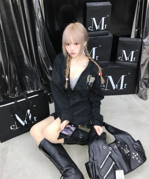 MUCENT（ムセント）の「ロミアハートパッチクロススタッズショルダーバッグ 男女共用（ショルダーバッグ・レディース・ブラック・FREE）」の10枚目の写真