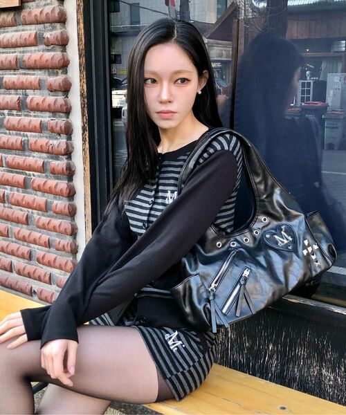 MUCENT（ムセント）の「ロミアハートパッチクロススタッズショルダーバッグ 男女共用（ショルダーバッグ・レディース・ブラック・FREE）」の11枚目の写真