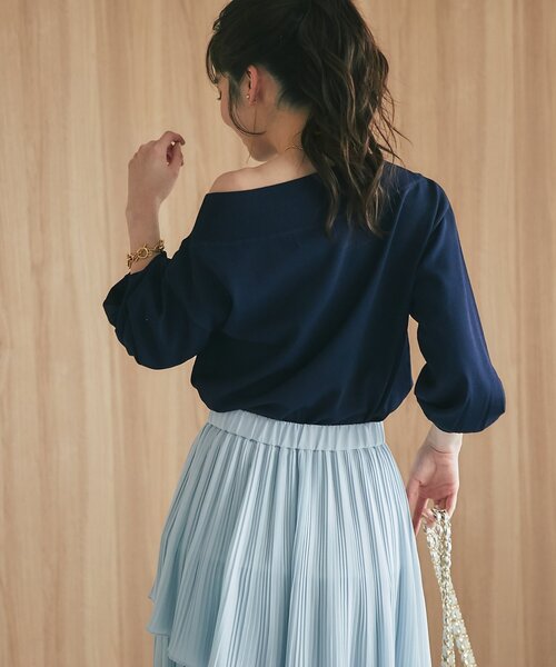 La boutique BonBon（ラブティックボンボン）の「【接触冷感・スッキリ美人見え】クールタッチUVすっきりオフショルニット（ニット/セーター・レディース・ネイビー/イエロー/ホワイト・FREE）」の15枚目の写真