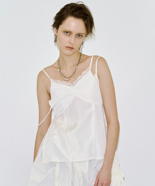 JOSE MOON(ジョゼムーン)の「CROSS OVER LACE CAMI/クロスオーバーレースキャミ(キャミソール・レディース・イエロー系その他/ブラック/ホワイト・FREE)」の2枚目の写真