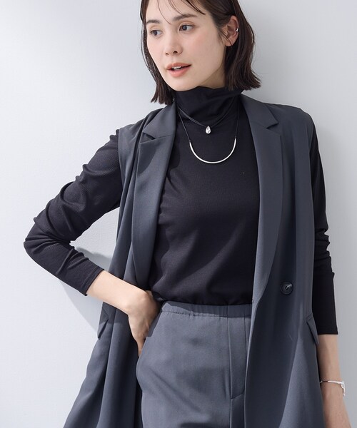 INDIVI（インディヴィ）の「【インナーとして使える／通気性◎】テレコジャージトップス（Tシャツ/カットソー・レディース・ライトグレー/ホワイト/ブラック・40/38/34）」の2枚目の写真