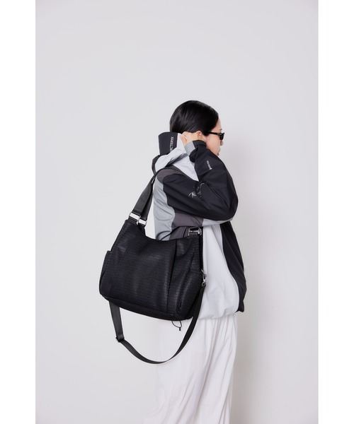 EDITA.(エディータ)の「洗濯機で洗える Washable Everyday Round 2way Tote 大容量 / 防水(トートバッグ・レディース・ブラック・FREE)」の4枚目の写真