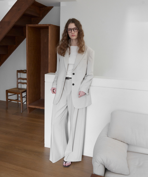 FROMWHERE(フロムウェア)の「ピンタックトラウザー L/ベージュ(スラックス・レディース・その他・SMALL/MEDIUM)」の3枚目の写真
