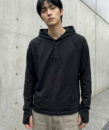 UNDEROFF（アンダーオフ）の「フィンガーホールクロップフードロングスリーブブラック（パーカー）」