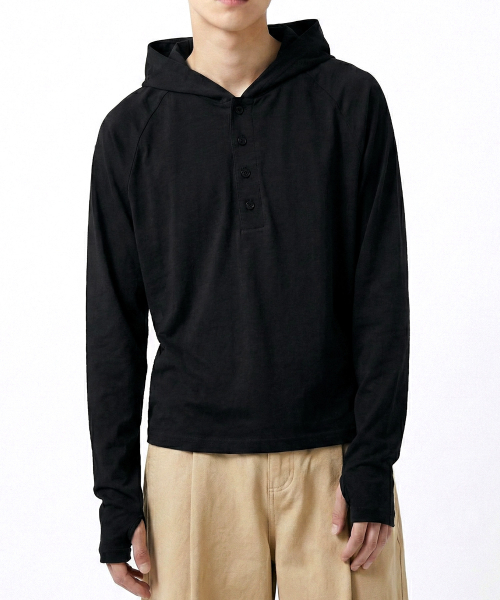 UNDEROFF(アンダーオフ)の「フィンガーホールクロップフードロングスリーブブラック(パーカー・メンズ・ブラック・X-LARGE/LARGE/MEDIUM)」の2枚目の写真