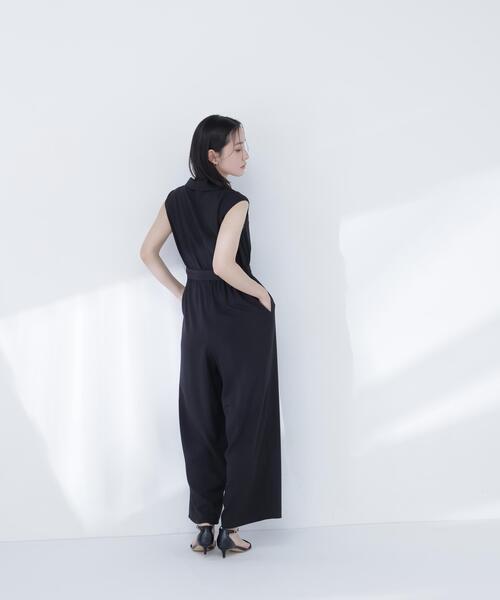 NATURAL BEAUTY BASIC(ナチュラルビューティーベーシック)の「開襟オールインワン(つなぎ/オールインワン・レディース・ブラウン/ブラック・P/S/MEDIUM)」の9枚目の写真