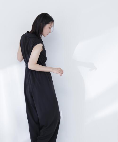 NATURAL BEAUTY BASIC(ナチュラルビューティーベーシック)の「開襟オールインワン(つなぎ/オールインワン・レディース・ブラウン/ブラック・P/S/MEDIUM)」の13枚目の写真