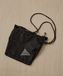 and wander（アンドワンダー）の「【and wander/アンドワンダー】crispy rip sacoche（エコバッグ/サブバッグ）」