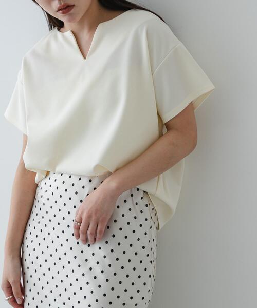 SENSE OF PLACE by URBAN RESEARCH（センスオブプレイスバイアーバンリサーチ）の「キーネックミラノリブTシャツ（Tシャツ/カットソー・レディース・オフホワイト/ホワイト系その他/ブラック/ブラウン/オレンジ・ONE）」の2枚目の写真
