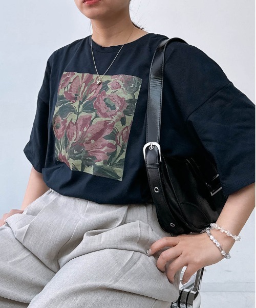 AS KNOW AS plus（アズノゥアズプラス）の「〇アートフラワー半袖Tシャツ（Tシャツ/カットソー・レディース・オートミール/オフホワイト/ブラック/ネイビー・FREE）」の5枚目の写真