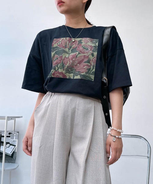 AS KNOW AS plus（アズノゥアズプラス）の「〇アートフラワー半袖Tシャツ（Tシャツ/カットソー・レディース・オートミール/オフホワイト/ブラック/ネイビー・FREE）」の7枚目の写真