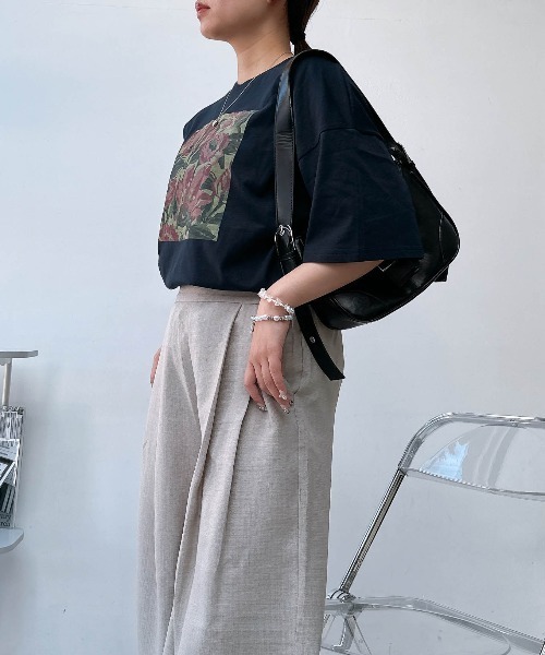 AS KNOW AS plus（アズノゥアズプラス）の「〇アートフラワー半袖Tシャツ（Tシャツ/カットソー・レディース・オートミール/オフホワイト/ブラック/ネイビー・FREE）」の8枚目の写真