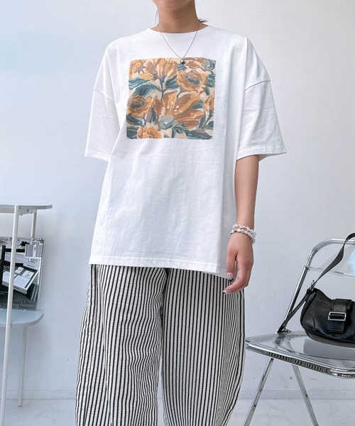 AS KNOW AS plus（アズノゥアズプラス）の「〇アートフラワー半袖Tシャツ（Tシャツ/カットソー・レディース・オートミール/オフホワイト/ブラック/ネイビー・FREE）」の14枚目の写真