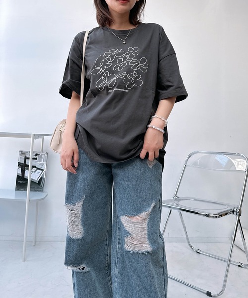 AS KNOW AS plus（アズノゥアズプラス）の「〇アートフラワー半袖Tシャツ（Tシャツ/カットソー・レディース・オートミール/オフホワイト/ブラック/ネイビー・FREE）」の21枚目の写真