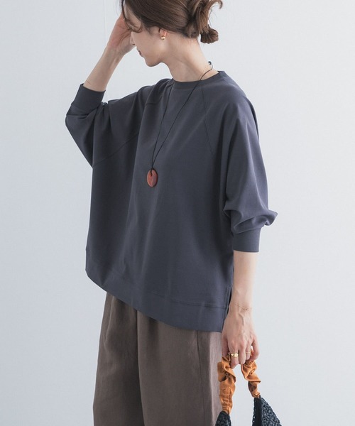 URBAN RESEARCH DOORS(アーバンリサーチドアーズ)の「オーバーサイズドルマンプルオーバー(Tシャツ/カットソー・レディース・チャコールグレー/ナチュラル・FREE)」の2枚目の写真