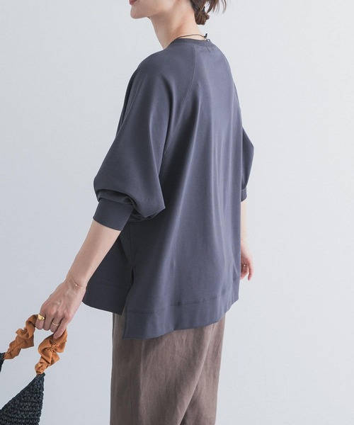 URBAN RESEARCH DOORS(アーバンリサーチドアーズ)の「オーバーサイズドルマンプルオーバー(Tシャツ/カットソー・レディース・チャコールグレー/ナチュラル・FREE)」の4枚目の写真