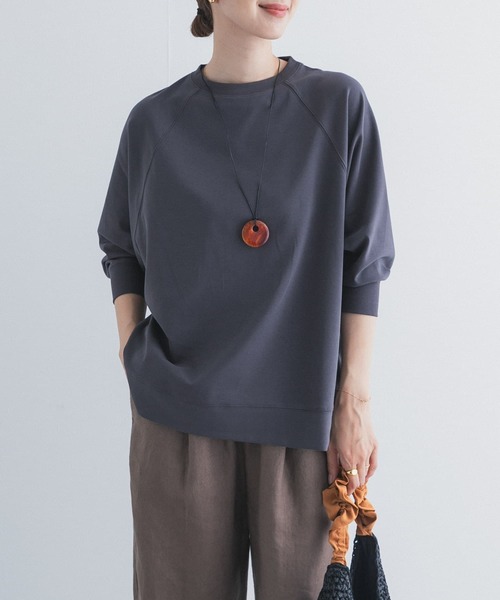 URBAN RESEARCH DOORS(アーバンリサーチドアーズ)の「オーバーサイズドルマンプルオーバー(Tシャツ/カットソー・レディース・チャコールグレー/ナチュラル・FREE)」の5枚目の写真