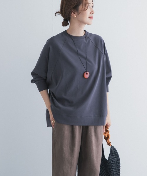 URBAN RESEARCH DOORS(アーバンリサーチドアーズ)の「オーバーサイズドルマンプルオーバー(Tシャツ/カットソー・レディース・チャコールグレー/ナチュラル・FREE)」の8枚目の写真