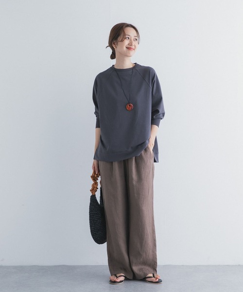 URBAN RESEARCH DOORS(アーバンリサーチドアーズ)の「オーバーサイズドルマンプルオーバー(Tシャツ/カットソー・レディース・チャコールグレー/ナチュラル・FREE)」の9枚目の写真
