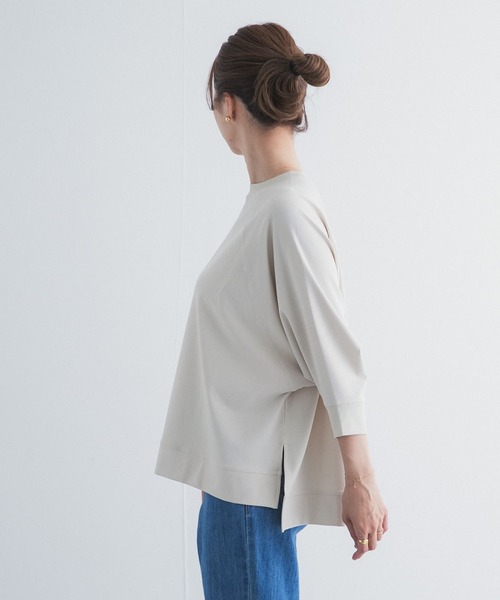URBAN RESEARCH DOORS(アーバンリサーチドアーズ)の「オーバーサイズドルマンプルオーバー(Tシャツ/カットソー・レディース・チャコールグレー/ナチュラル・FREE)」の19枚目の写真