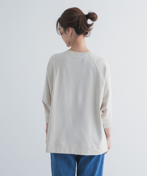 URBAN RESEARCH DOORS(アーバンリサーチドアーズ)の「オーバーサイズドルマンプルオーバー(Tシャツ/カットソー・レディース・チャコールグレー/ナチュラル・FREE)」の20枚目の写真