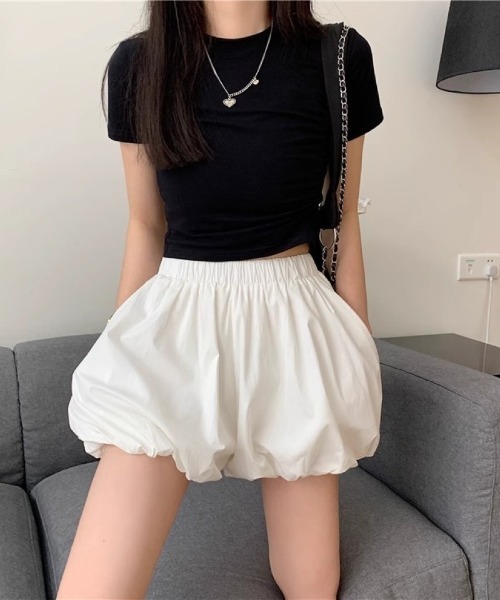 Ritzy(リッツィー)の「2 色展開 バルーンショートパンツ(スカート・レディース・ブラック/ホワイト・M/S/L)」の1枚目の写真