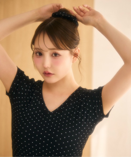 miune(ミューヌ)の「【シュシュSET】ドットトップス(Tシャツ/カットソー・レディース・ホワイト/ブラック/グレー・FREE)」の4枚目の写真