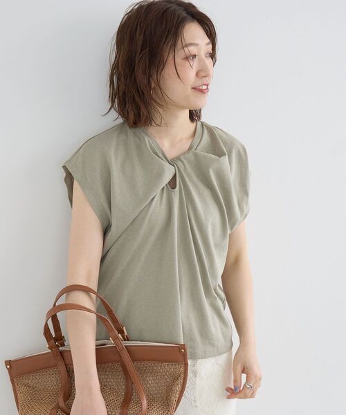 le.coeur blanc(ルクールブラン)の「《WEB限定》フロントツイストTシャツ(Tシャツ/カットソー・レディース・カーキオリーブ/オリーブ/アイボリー/チャコールグレー・38)」の4枚目の写真