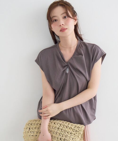le.coeur blanc(ルクールブラン)の「《WEB限定》フロントツイストTシャツ(Tシャツ/カットソー・レディース・カーキオリーブ/オリーブ/アイボリー/チャコールグレー・38)」の1枚目の写真