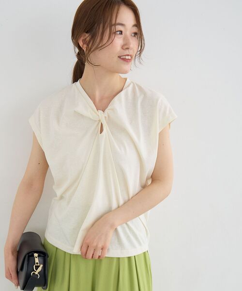 le.coeur blanc(ルクールブラン)の「《WEB限定》フロントツイストTシャツ(Tシャツ/カットソー・レディース・カーキオリーブ/オリーブ/アイボリー/チャコールグレー・38)」の2枚目の写真