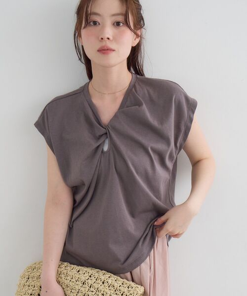 le.coeur blanc(ルクールブラン)の「《WEB限定》フロントツイストTシャツ(Tシャツ/カットソー・レディース・カーキオリーブ/オリーブ/アイボリー/チャコールグレー・38)」の7枚目の写真