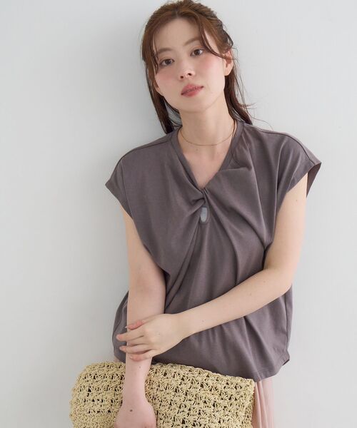 le.coeur blanc(ルクールブラン)の「《WEB限定》フロントツイストTシャツ(Tシャツ/カットソー・レディース・カーキオリーブ/オリーブ/アイボリー/チャコールグレー・38)」の9枚目の写真